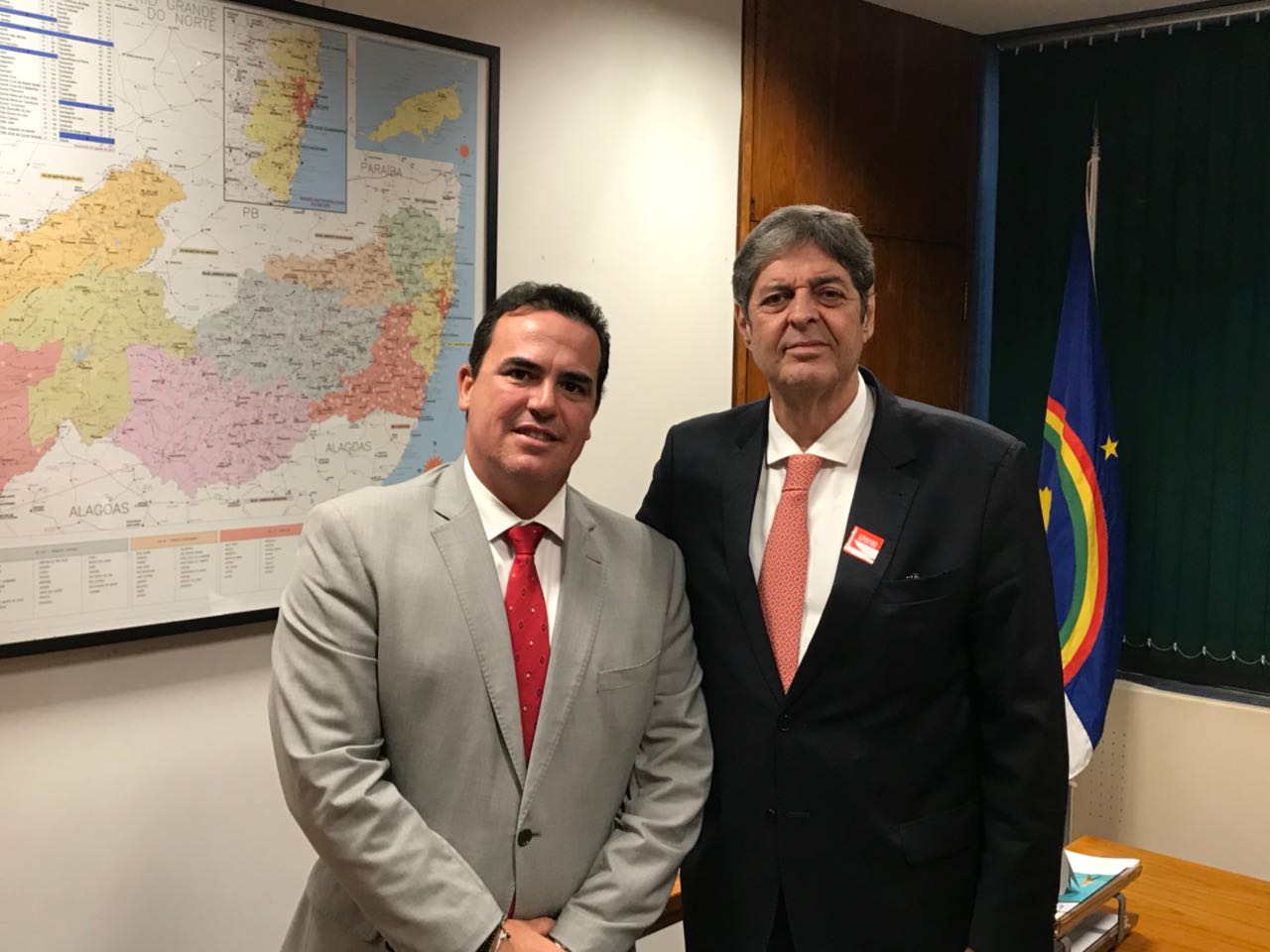 
Reunião realizada em Brasília, onde trataram sobre Renovabio, Deputado Federal João Fernando Coutinho e Renato Cunha, Presidente do SINDAÇÚCAR/PE, dia 28/fevereiro/2018 