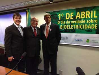 Na Comissão de Energia da Câmara, André Rocha do SIFAEG, Deputado Arnaldo Jardim de São Paulos e Renato Cunha do SINDAÇÚCAR-PE.