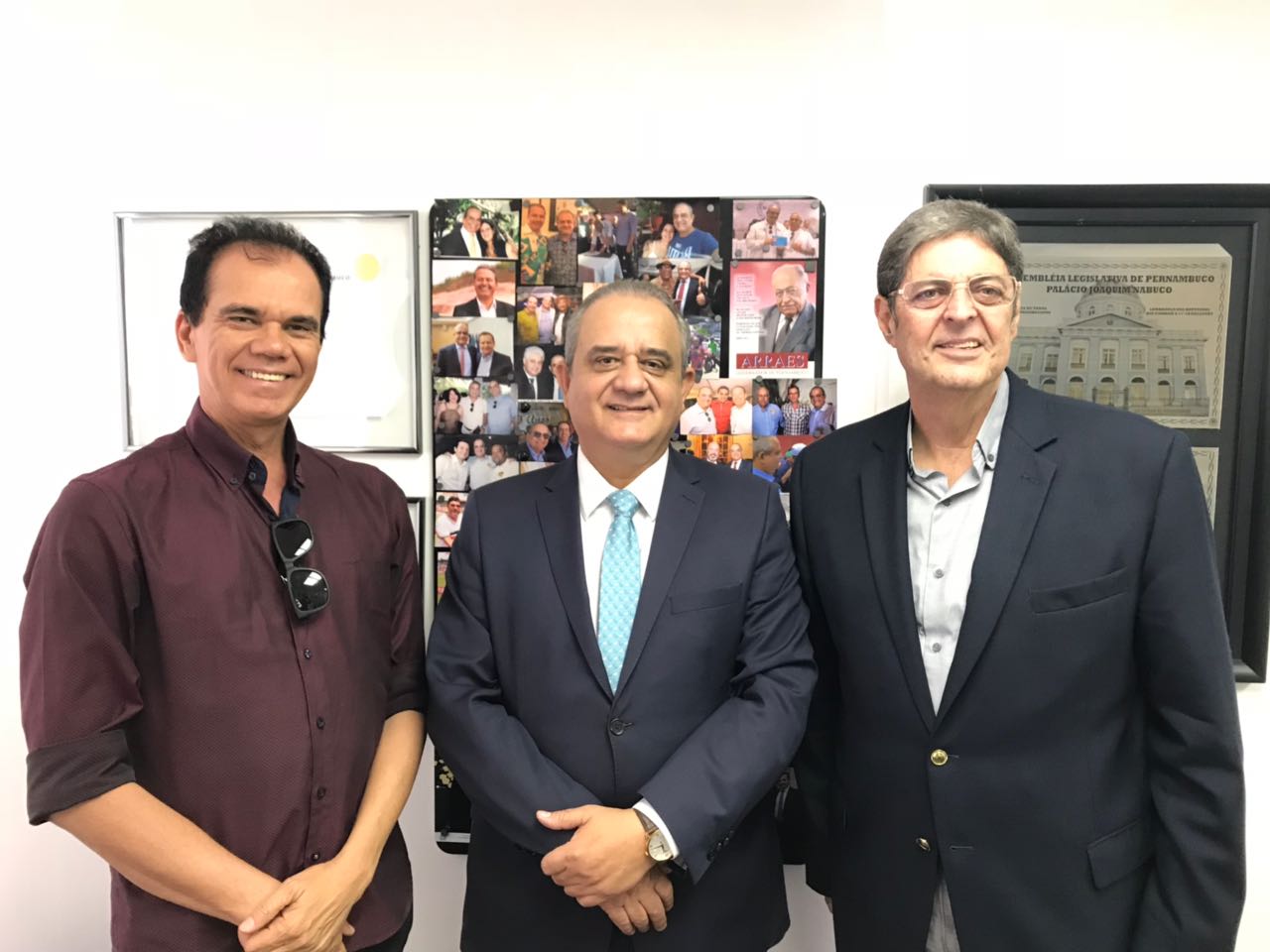 
Em reunião na ALEPE, Alexandre Andrade Lima, Presidente da AFCPE, Deputado Aluisio Lessa e Renato Cunha, Presidente do SINDAÇÚCAR/PE, dia 22/maio/2018