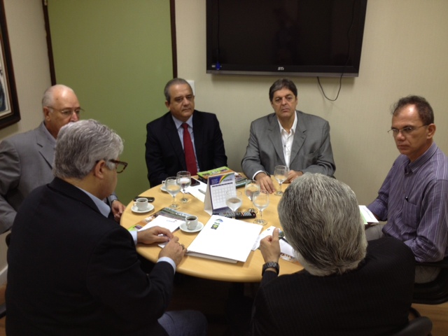 Reunião da Cadeia Produtiva da Cana com os Secretários de Governo, Drs. Milton Coelho e Aluizio Lessa no Palácio.