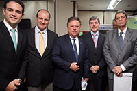 
Renato Cunha, Presidente do SINDAÇÚCAR/PE, participando com os Presidentes do Nordeste e Centro Sul em companhia de parlamentares dos Estados de PE, AL, RN, PI e PB, de reunião com o Ministro<br/> da Agricultura, Pecuária e Abastecimento, Blairo Maggi, em Brasília, dia 15/março/2017