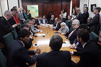 
Renato Cunha, Presidente do SINDAÇÚCAR/PE, participando com os Presidentes do Nordeste e Centro Sul em companhia de parlamentares dos Estados de PE, AL, RN, PI e PB, de reunião com o Ministro<br/> da Agricultura, Pecuária e Abastecimento, Blairo Maggi, em Brasília, dia 15/março/2017