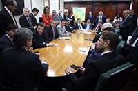 
Renato Cunha, Presidente do SINDAÇÚCAR/PE, participando com os Presidentes do Nordeste e Centro Sul em companhia de parlamentares dos Estados de PE, AL, RN, PI e PB, de reunião com o Ministro<br/> da Agricultura, Pecuária e Abastecimento, Blairo Maggi, em Brasília, dia 15/março/2017